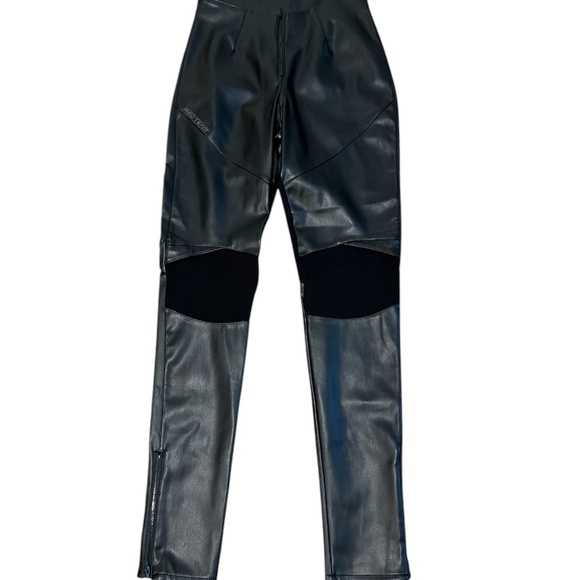 Smoke Rise Black Vegan Leather Moto Skinny Leg Pants Size: Small - Picture 4 of 10